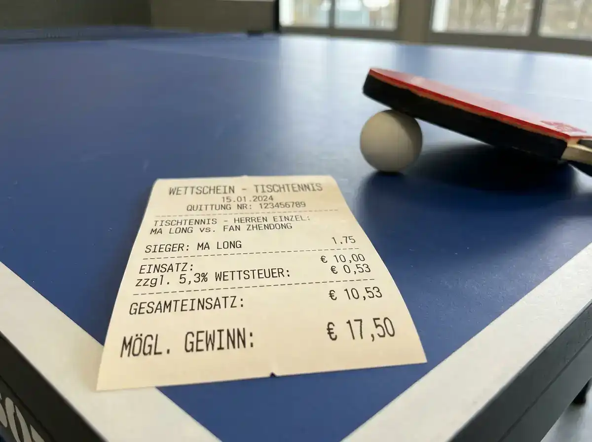 Hinweis auf die Wettsteuer von 5,3 Prozent auf einem Wettschein